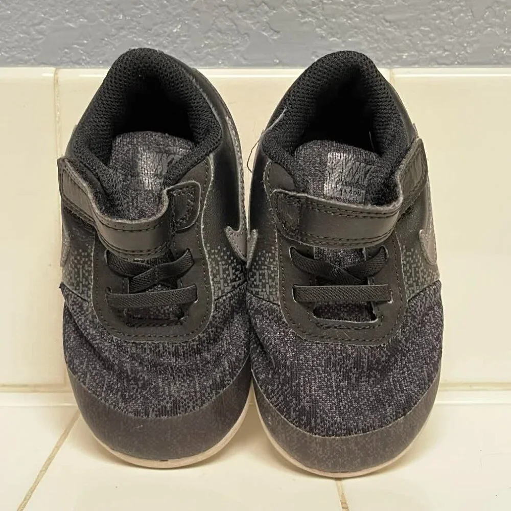 Nike toddler sneakers